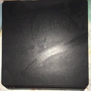 Sony ps4 slim 1tb new its in great condition and black
